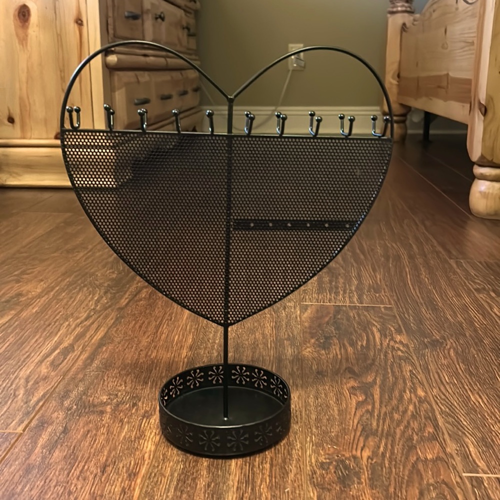 Heart shaped black jewelry holder